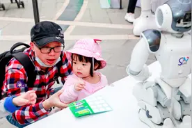 汇聚AI、VR、机器人科技体验，这个“科普集市”让公共安全教育更有趣图片