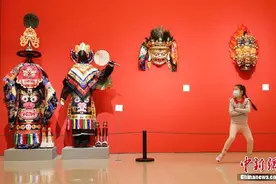 中国美术馆举办“妙手生花——剪纸、刺绣展示与交流活动”图片