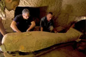 埃及古墓新出土27具棺材：2500年前下葬 色彩仍鲜艳图片