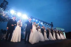 10对医护新人举办集体婚礼“你是我今生最美的新娘”图片