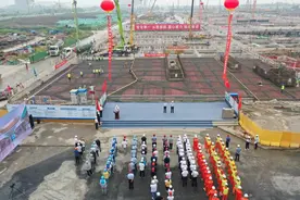 地面“首秀”！江北新区“地下城”首个区段主体结构出地面图片