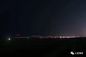 90后飞行员首次下半夜飞行，看他们如何在复杂气象条件下一击命中图片