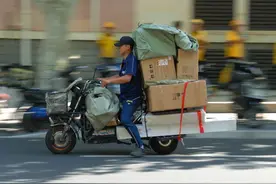 快递小哥也“内卷”，蓝领行业不香了？图片