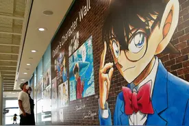 鸟取县“柯南机场”再添新景 21米艺术墙集合60名角色图片