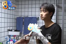 “小张被浴室玻璃门割伤手”帅上热搜 网友关注点集体跑偏图片