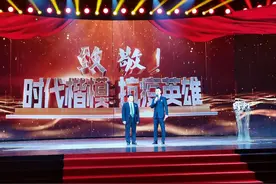 今晚CCTV-1“时代楷模发布厅”播出：时代楷模张玉滚致敬抗疫英雄图片