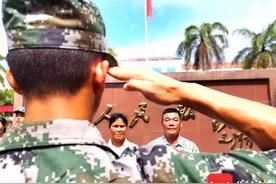 原创组图：万宁市人武部欢送最后一批新兵入伍感人瞬间图片