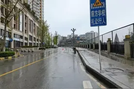 贵阳一路段路基发生垮塌，临时封闭，预计恢复通行时间→图片