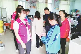 信都区9名学生收到秋季助学金图片