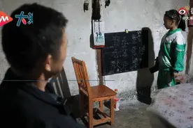 9岁女孩每天给爷爷上课，原因暖化了图片