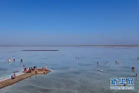 “天空之镜”茶卡盐湖图片