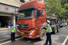 报废大货车去哪了？民警持续追踪找到“定时炸弹”图片