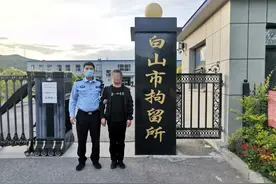 两孩子发生摩擦，“霸气”父亲给“撑腰”图片