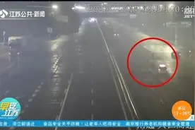 深夜醉驾的男子撞上横穿马路的夫妻：妻子不幸身亡，留下还在哺乳期的孩子图片