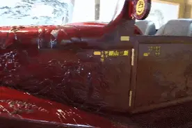 3吨红木！耗时15个月！济南市民纯手工打造超豪华红木老爷车，能开图片
