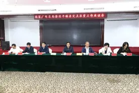 「图片快讯」中宣部副部长、国家广电总局党组书记、局长聂辰席在山西平顺调研定点扶贫工作图片