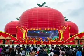 “小苹果”全国广场舞大赛舞动“苹果之乡”图片
