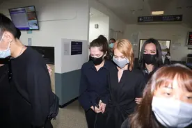 黄鸿升火化，杨丞琳、许玮甯送别最后一程图片
