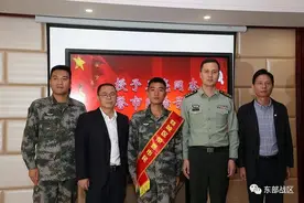 2分钟勇救4人，一等功臣王亮获浙江金华婺城区荣誉市民称号图片