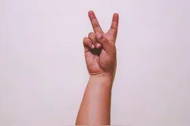 一课译词：扬扬得意图片