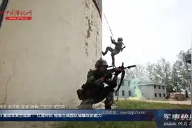 “巷战神器”大疆机器人精准出击 东部战区某旅高强度练巷战图片