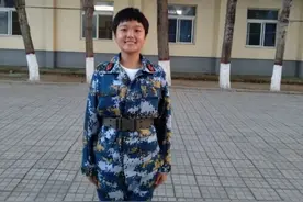 那位“感谢贫穷”考上北大的女孩参军了！如今一身戎装不负韶华图片