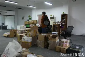 10块奖牌摆满“荣誉墙”竟是诈骗窝点，武汉警方端掉代理加工诈骗团伙图片