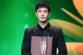 获百花奖最佳男主，黄晓明：说不想拿奖是假的，沾了咱消防员的光图片