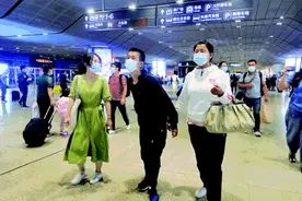 “庞贝病学霸”十八岁出门远行图片