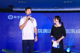 讯得达书院更名新哲书院，奥运冠军雷声加盟教击剑图片