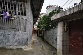 邻居违建仅被“纸面处理”，湖南永顺71岁王老太一怒告了政府两局图片