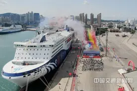 亚洲最大智能客滚船“中华复兴”轮投入营运图片