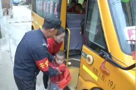 单手劈砖、徒手钉铁钉！这家幼儿园的保安不简单图片
