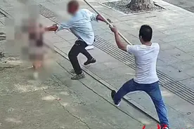 持棍、拖压摩托制服街头持刀行凶者获评“见义勇为先进个人”当事人回忆惊险一幕图片