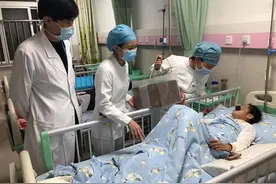 谁能想到7岁女孩腹中有个大肿瘤，一次摔跤才让它现了形图片