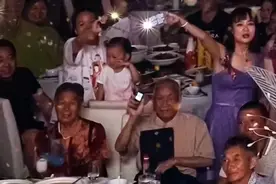 陌生爷爷一句祝福，新娘瞬间哭了……图片