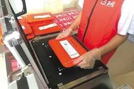广东一高校试水循环外卖餐盒图片