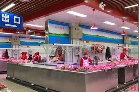 探访复市后的新发地猪肉批发大厅：每日空出半天消杀，未向个人开放图片