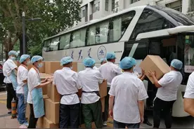 山大威海校区同学领到月饼了！省内这些高校也给学生准备了月饼图片