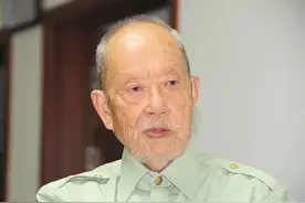 87岁老兵用断臂写字，背后故事让人热泪盈眶图片