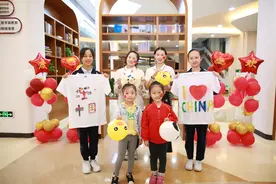 “我爱你，中国”，T恤上画天安门国旗图片