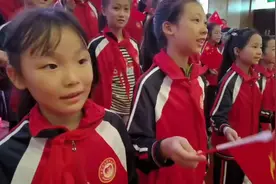板仓实验学校传唱爱国歌曲 共庆祖国生日图片