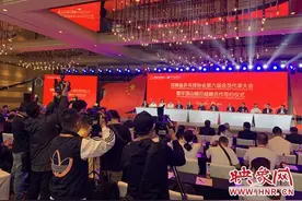 河南省乒乓球协会举行第六届会员代表大会 刘国梁出席图片