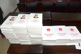 娄底职院：送书籍、送党课、送爱心进村入户图片