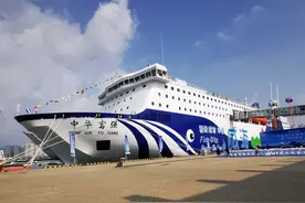 大连港3万吨级客滚泊位正式通航图片