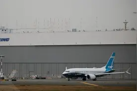FAA局长史蒂夫·迪克森驾驶737 MAX 飞机进行评估飞行图片