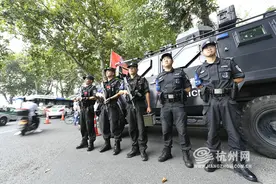 国庆中秋到来 西湖断桥边多了“一景”图片