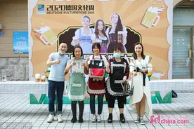 敢挑战吗？德国周慕尼黑酒娘大赛酣畅上演图片