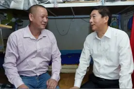 双节，骆惠宁走进劏房，看望香港市民图片