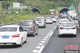 粤高速中秋国庆假期出行需求较大 车流保持高位运行图片